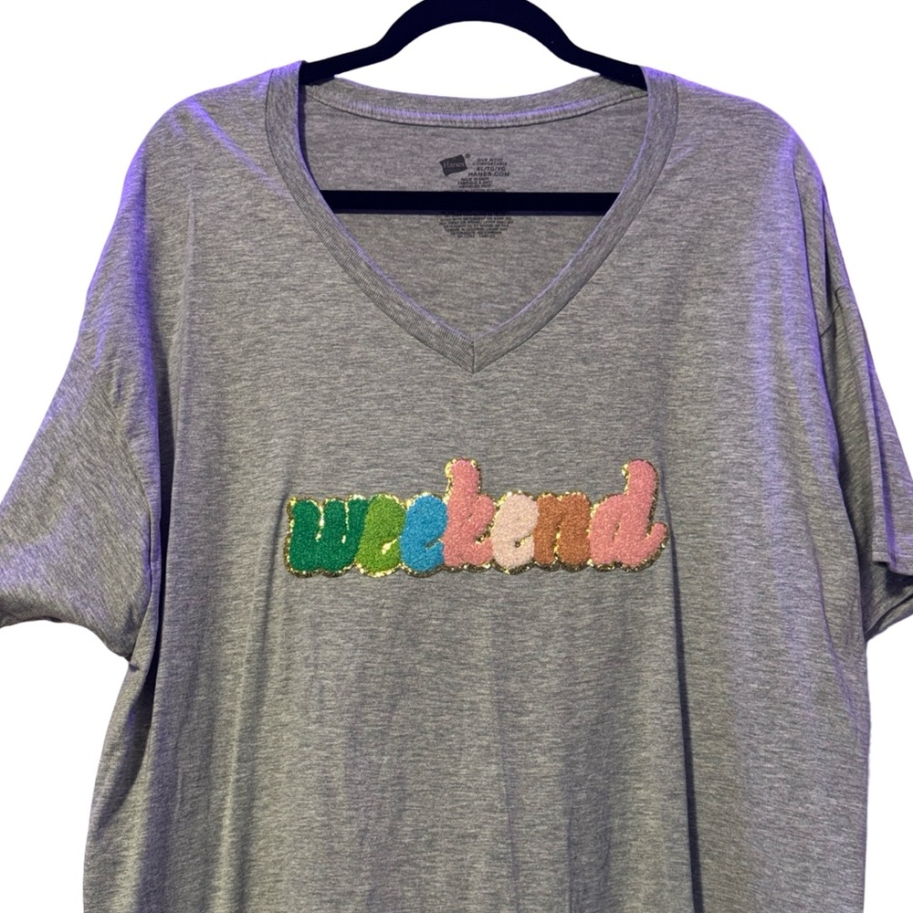 Heather Gray V-Neck T-Shirt With “Weekend” Size XL - Picture 4 of 8